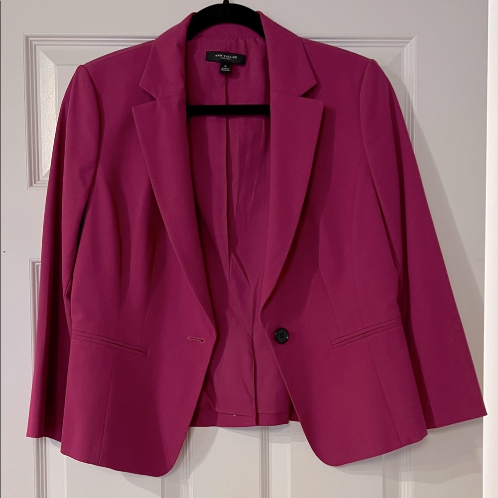 EUC Ann Taylor Fuchsia Blazer – Size 6